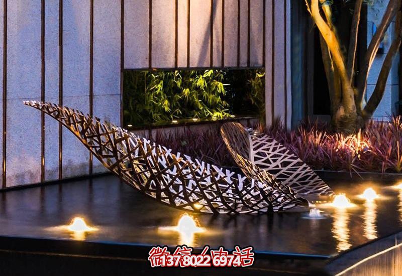 不銹鋼樹葉鏤空雕塑，給戶外和酒店環(huán)境帶來優(yōu)雅氣息