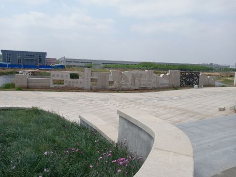 蘆葦湖景墻：鳴琴戴星，長26米，高2